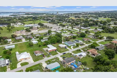1810 N 16th Court, Fort Pierce, FL 34950 - Photo 15