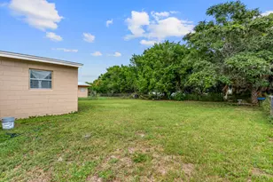 1810 N 16th Ct, Fort Pierce, FL 34950 - Photo 3