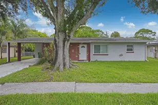 2907 Sherwood Ln, Fort Pierce, FL 34982 - Photo 3