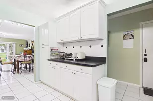 8511 Old Country Manor, Davie, FL 33328 - Photo 5