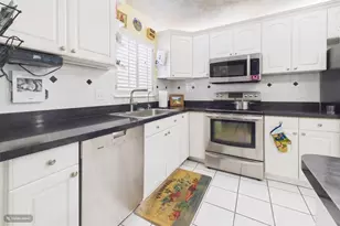 8511 Old Country Manor, Davie, FL 33328 - Photo 3