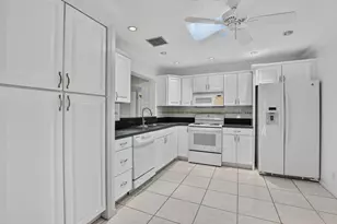 21718 San Simeon Cir, Boca Raton, FL 33433 - Photo 11