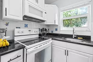1900 NE 8th Ct, Fort Lauderdale, FL 33304 - Photo 9
