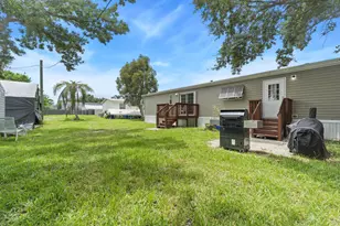 2802 SE Janet St, Stuart, FL 34997 - Photo 21