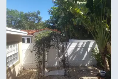 415 NE 8th Avenue #Cottage on alley, Fort Lauderdale, FL 33301 - Photo 7