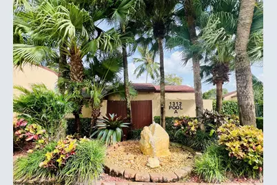 206 Lakeview Drive E, Royal Palm Beach, FL 33411 - Photo 3