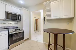 152 Lake Anne Dr, West Palm Beach, FL 33411 - Photo 7