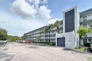 443 NE 195th St, Miami, FL 33179 - Photo 3