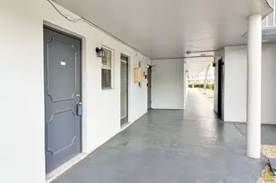 443 NE 195th St, Miami, FL 33179 - Photo 5