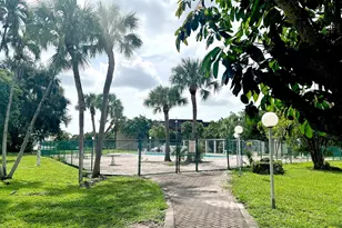 443 NE 195th St, Miami, FL 33179 - Photo 31