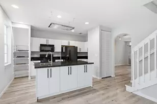8481 SW 27th St, Miramar, FL 33025 - Photo 11