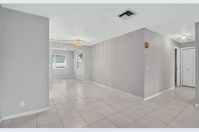 2091 SW 13th Terrace SW, Boynton Beach, FL 33426 - Photo 9