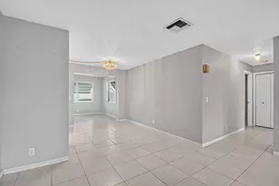 2091 SW 13th Terrace SW, Boynton Beach, FL 33426 - Photo 9