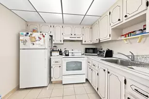 91 Flanders B, Delray Beach, FL 33484 - Photo 15