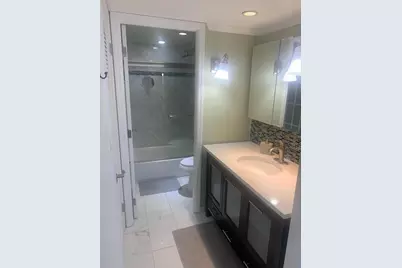 6039 Collins Avenue #1722, Miami Beach, FL 33140 - Photo 5