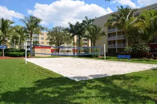 18335 NW 68th Ave, Hialeah, FL 33015 - Photo 17