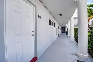 32 Colonial Club Dr, Boynton Beach, FL 33435 - Photo 1