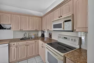 1045 10th St, Miami Beach, FL 33139 - Photo 21
