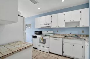 19 Stratford Dr E, Boynton Beach, FL 33436 - Photo 3