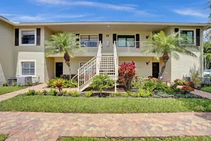 19 Stratford Dr E, Boynton Beach, FL 33436 - Photo 1