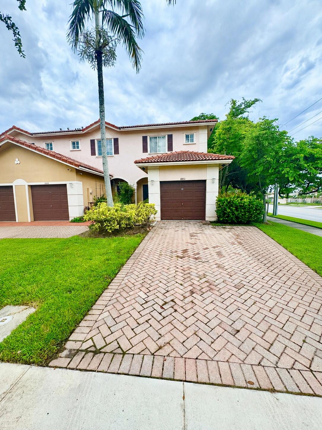 8851 N Isles Cir - 8851 N Isles Cir, Tamarac, FL 33321 Luxury Property | Jose Angel Pina