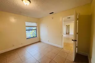 7 Crossings Cir, Boynton Beach, FL 33435 - Photo 3