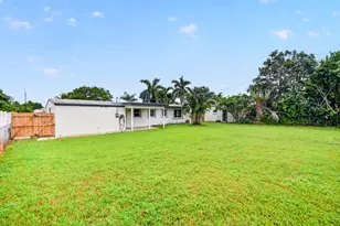 129 Greenbrier Dr, Palm Springs, FL 33461 - Photo 3