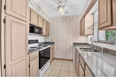 129 Greenbrier Drive, Palm Springs, FL 33461 - Photo 7