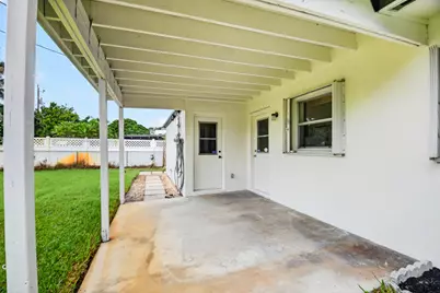 129 Greenbrier Drive, Palm Springs, FL 33461 - Photo 19
