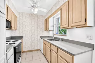 129 Greenbrier Dr, Palm Springs, FL 33461 - Photo 13