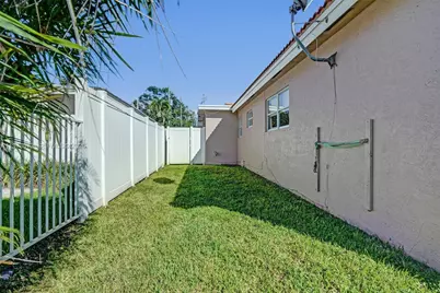 949 SE 10th Court, Pompano Beach, FL 33060 - Photo 11