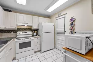299 NW 52nd Terrace, Boca Raton, FL 33487 - Photo 5