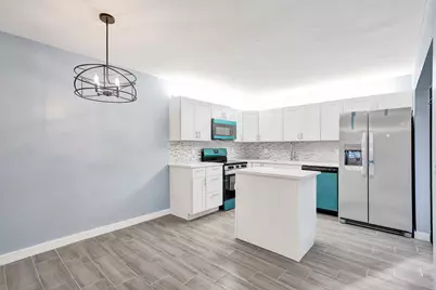 736 NW 98th Circle, Plantation, FL 33324 - Photo 5