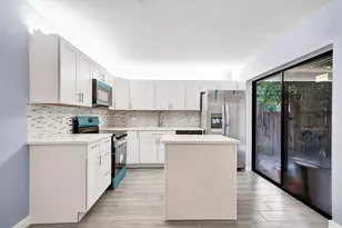 736 NW 98th Cir, Plantation, FL 33324 - Photo 9