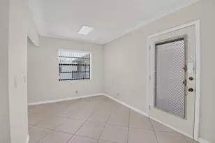 174 Capri D E, Delray Beach, FL 33484 - Photo 5