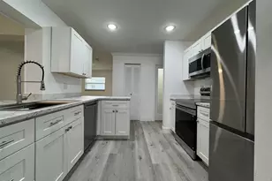 1331 W Campanelli Dr, Plantation, FL 33322 - Photo 9