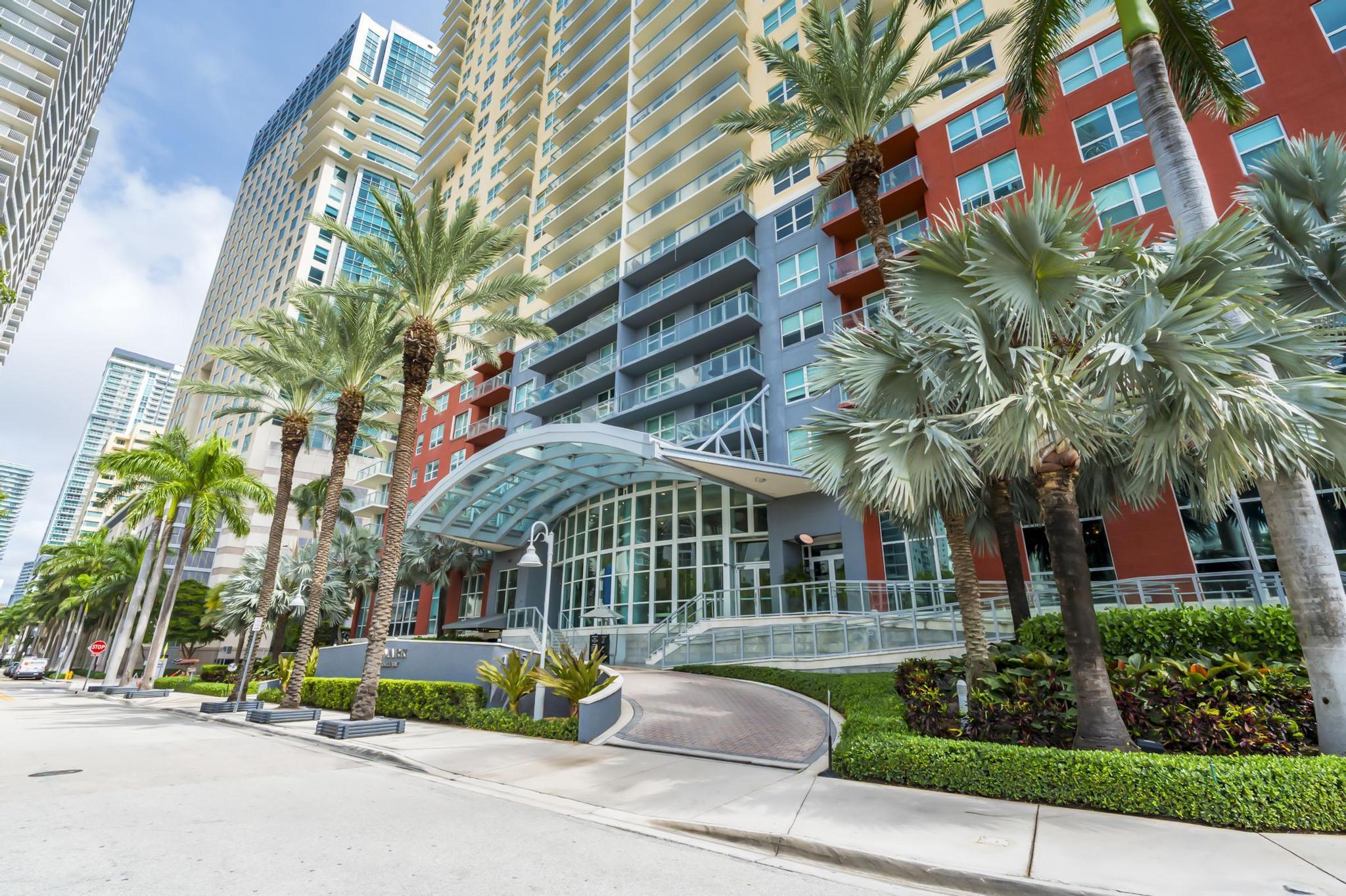 1155 Brickell Bay Dr #2509 - 1155 Brickell Bay Dr #2509, Miami, FL 33131 Luxury Property | Jose Angel Pina
