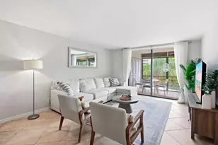 555 Banyan Tree Ln E, Delray Beach, FL 33483 - Photo 3