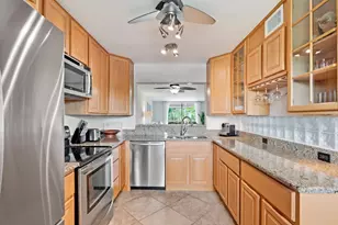 555 Banyan Tree Ln E, Delray Beach, FL 33483 - Photo 7