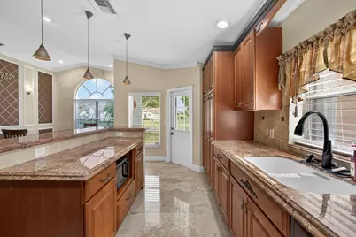 243 Wedgewood Circle, Greenacres, FL 33463 - Photo 13