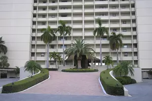 130 Lakeshore Dr, North Palm Beach, FL 33408 - Photo 1
