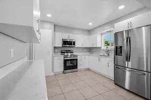 6760 SW 11th St, Pembroke Pines, FL 33023 - Photo 5