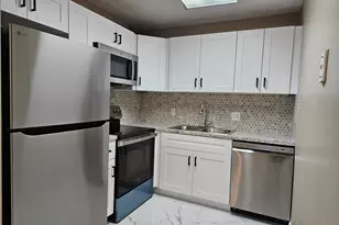 300 Village Green Cir S, Palm Springs, FL 33461 - Photo 5