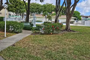 300 Village Green Cir S, Palm Springs, FL 33461 - Photo 15
