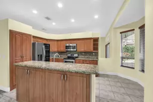 2325 NW 186th Ave, Pembroke Pines, FL 33029 - Photo 5