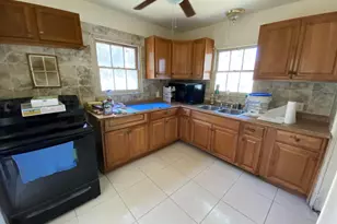 729 S 11th St, Fort Pierce, FL 34950 - Photo 11