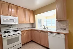 330 NE Solida Dr, Port Saint Lucie, FL 34983 - Photo 13