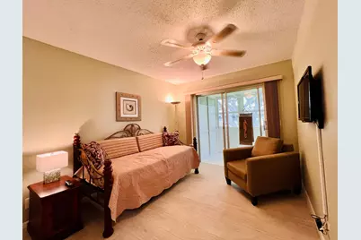 437 Chatham U, West Palm Beach, FL 33417 - Photo 7
