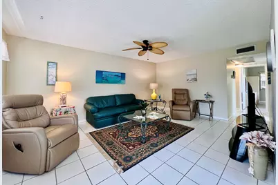 437 Chatham U, West Palm Beach, FL 33417 - Photo 3