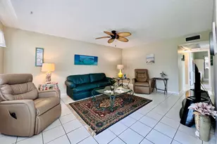 437 Chatham U, West Palm Beach, FL 33417 - Photo 3